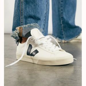 Veja Sneakers- Women